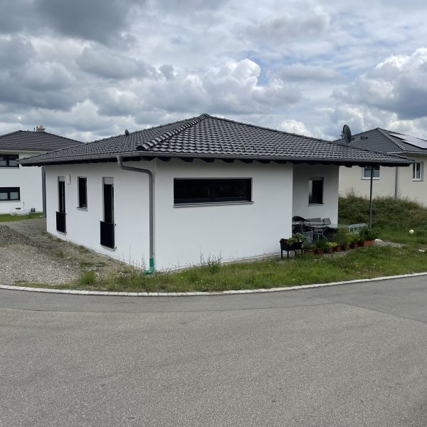 NEUBAU BUNGALOW MIT GARAGE